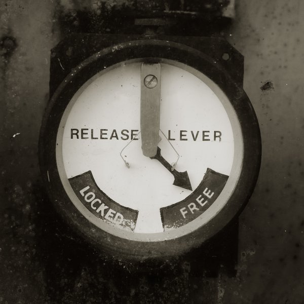 Quelles sont les contraintes légales pour les entreprises en matière de stockage des données sensibles?